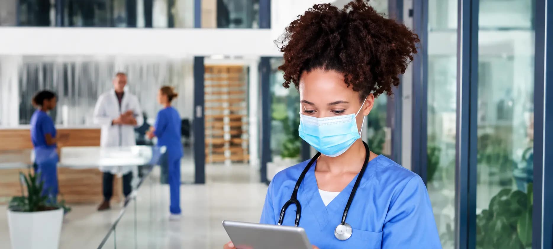 Travel surgical technologist preparing sterile field in a California operating room